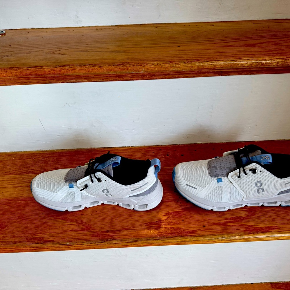 On sneakers for kids size 3.5